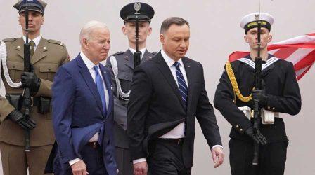 Μπάιντεν: Χτυπήσαμε τη ρωσική οικονομία στην καρδιά, το ρούβλι έγινε σκουπίδια