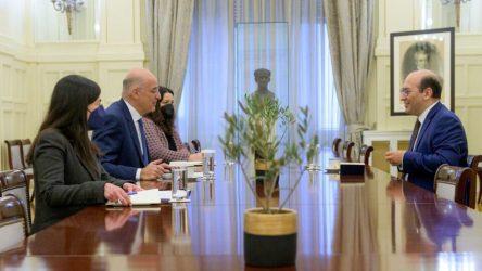 Ο Πρέσβης της Αρμενίας να καταδικάσει πρώτα τους θανάτους Ελλήνων από την Ρωσία, πριν όλα τα άλλα