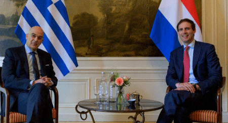 Υπουργός Εξωτερικών σε γεύμα εργασίας με τον Ολλανδό ΥΠΕΞ στη Χάγη: Ανάγκη σεβασμού του Διεθνούς Δικαίου της Θάλασσας