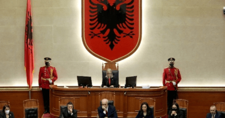 Αλβανία: Ο αρχηγός των ενόπλων δυνάμεων εξελέγη πρόεδρος της χώρας