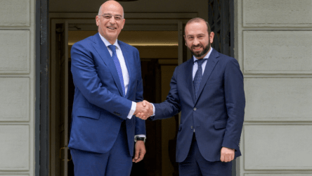 Συνάντηση του ΥΠΕΞ της Αρμενίας με τον Κυριάκο Μητσοτάκη και Νίκο Δένδια