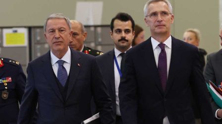 Έδρα του ΝΑΤΟ: Ο Στόλτεμπεργκ υποδέχθηκε προσωπικά ο ίδιος τον Τούρκο Υπουργό Άμυνας