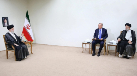 Le Figaro: Αντιδυτική συμμαχία τριών αυταρχικών ηγετών στην Τεχεράνη