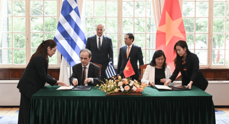 Συνάντηση Νίκου Δένδια με τον ΥΠΕΞ του Βιετνάμ: Κοινή προσήλωση στο Διεθνές Δίκαιο και το Δίκαιο της Θάλασσας