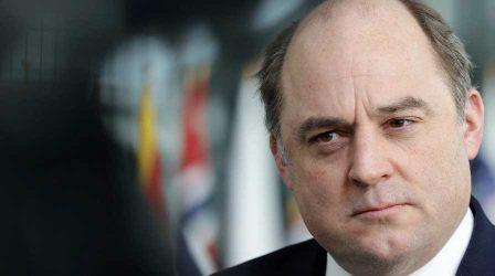 Παραιτήθηκε ο Βρετανός υπουργός Άμυνας Μπεν Γουάλας