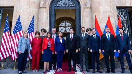 Κρεμλίνο: Οι «ηχηρές» δηλώσεις της Πελόζι για τη σύγκρουση Αρμενίας-Αζερμπαϊτζάν δεν θα βηθήσουν