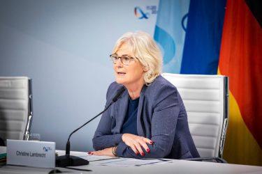 Την παραίτησή της υπέβαλε η Γερμανίδα υπουργός Άμυνας