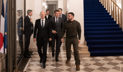 Μακρόν και Σολτς διαβεβαίωσαν τον Ζελένσκι πως θα συνεχίσουν να ενισχύουν την Ουκρανία
