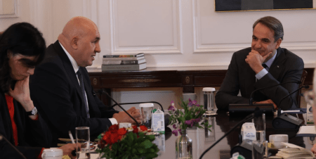 Μεταναστευτικό και Ασφάλεια στο επίκεντρο της συνάντησης του Πρωθυπουργού με τον Ιταλό υπουργό Άμυνας