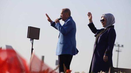Φόβοι ότι ο Ερντογάν θα κυβερνήσει ακόμη πιο αυταρχικά στο μέλλον – Ο πληθωρισμός επιδεινώνεται 