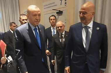 Σύντομη συνάντηση Δένδια με τον Ερντογάν