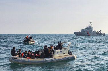 Ο αριθμός των μεταναστών από το 2018 που διέσχισαν τη Μάγχη για το Ηνωμένο Βασίλειο έφτασε τις 100.000 