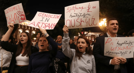 Μέλη του Αρμενικού Κυβερνώντος Κόμματος προειδοποιούν τους πρόσφυγες του Καραμπάχ