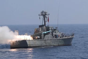 Το Ιράν στέλνει πολεμικό πλοίο στην Ερυθρά Θάλασσα