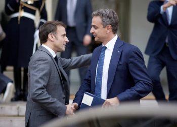 Συζήτηση εφ’ όλης της ύλης είχαν στο Παρίσι Μητσοτάκης – Μακρόν