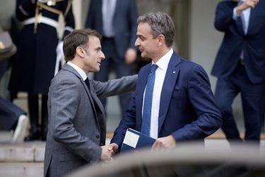 Συζήτηση εφ’ όλης της ύλης είχαν στο Παρίσι Μητσοτάκης – Μακρόν